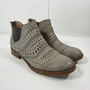 SOFFT Wyoming Gray Pewter Leather Laser Cut Booties Western Size 9.5 boho